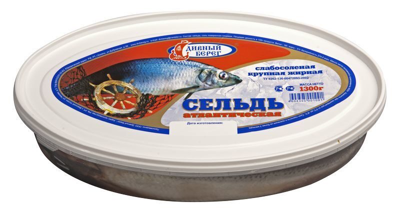 Стакан для пельменей и контейнер из-под селедки для муки